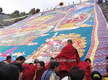 Buddha Unfolding Show Held on Shoton Festival